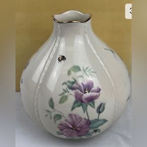 LENOX Morningside Cottage Bumblebee Dragonfly Globe Case